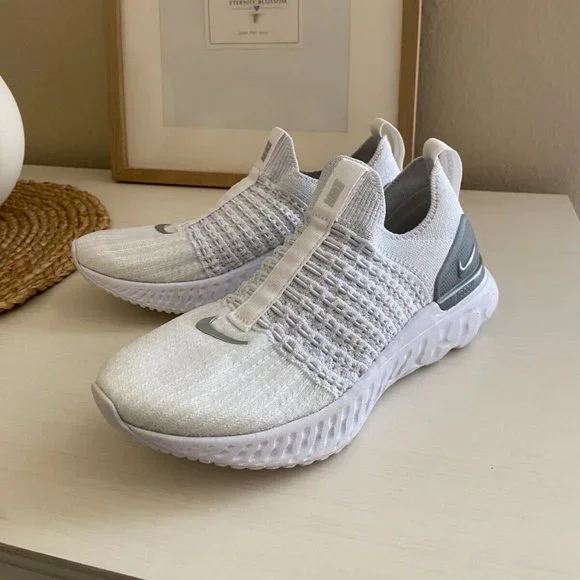 Brand New Women's 5.5 White Silver Nike Phantom Flyknit Slip On Sneakers - Picture 1 of 7